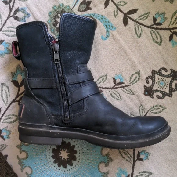UGG Simmens Black Leather Boots Size 6 - Picture 2 of 9